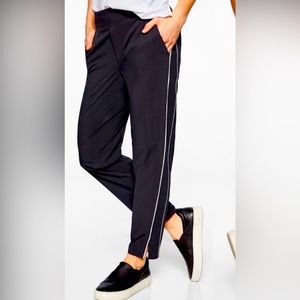 Athleta Brooklyn jogger. Size 14. In perfect condition.